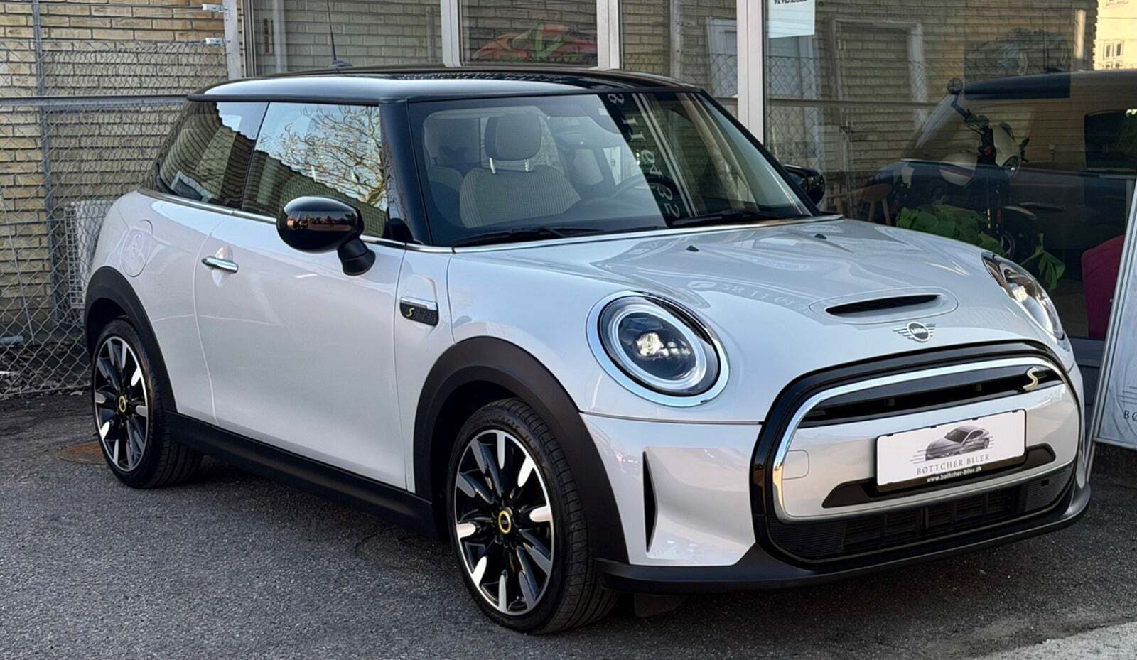 Mini Cooper SE Classic Trim