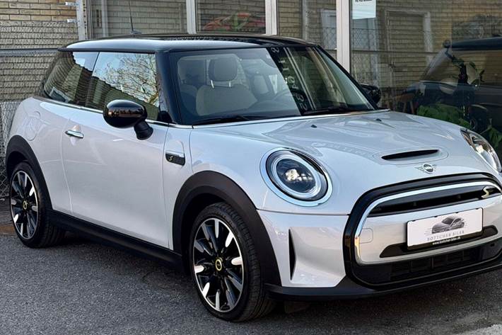 Hvid Mini Cooper SE fra 2023