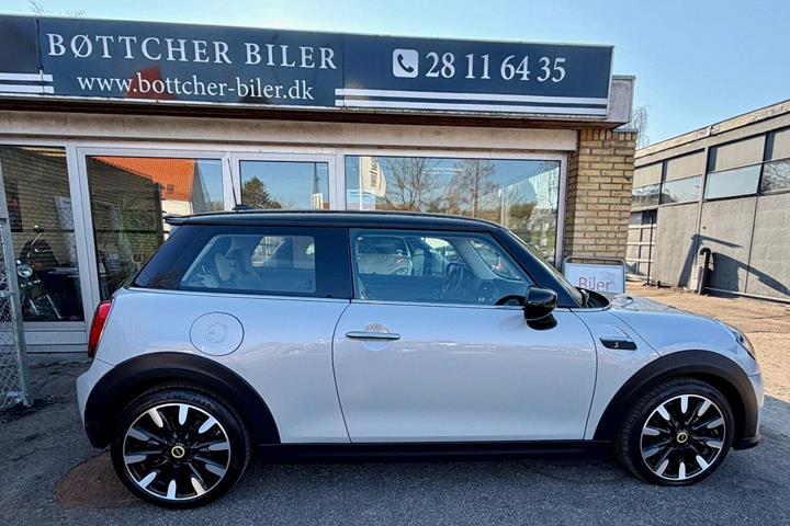Hvid Mini Cooper SE fra 2023
