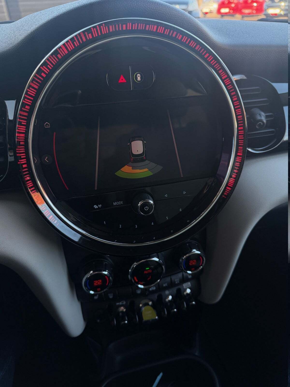 Hvid Mini Cooper SE fra 2023