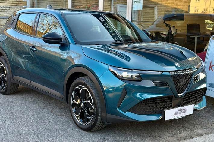 Grøn Alfa Romeo Junior fra 2025