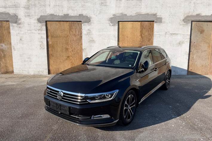 Sort VW Passat fra 2018 set udefra