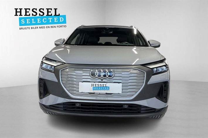 Grå Audi Q4 e-tron fra 2023