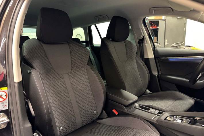 Sort Skoda Octavia fra 2021