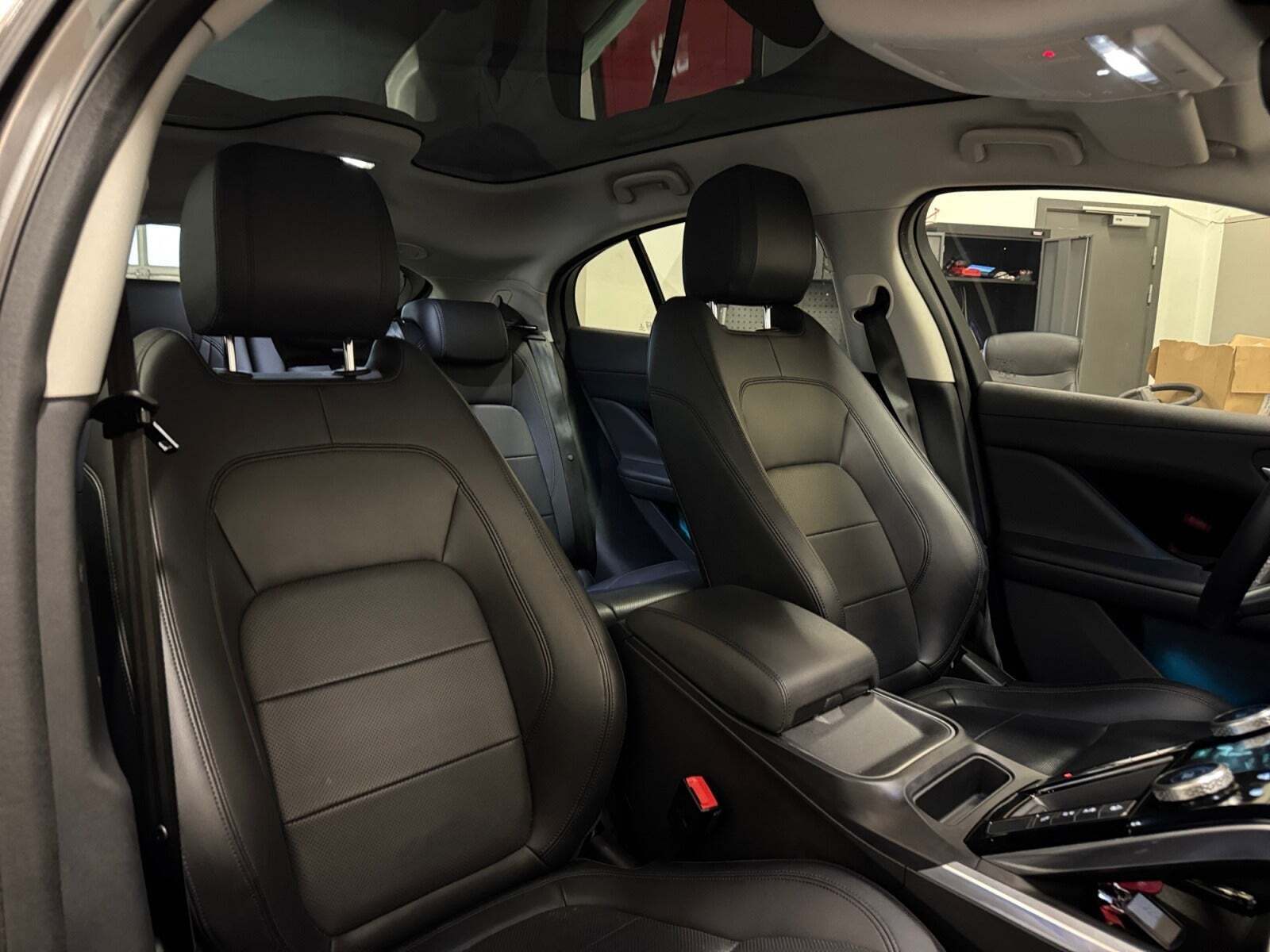 Grå Jaguar I-Pace fra 2019