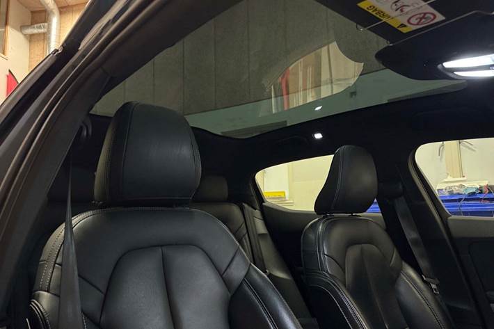 Blå Polestar 2 fra 2021