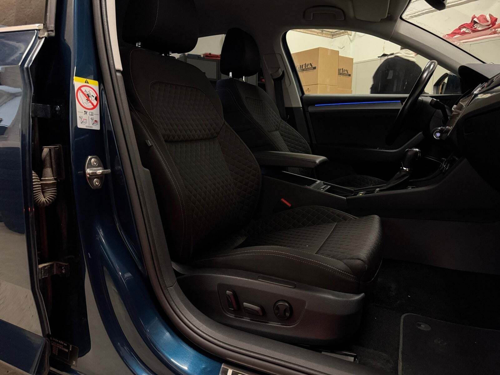 Blå Skoda Superb fra 2019