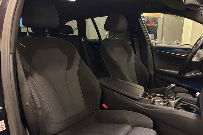 Sort BMW 530e fra 2021