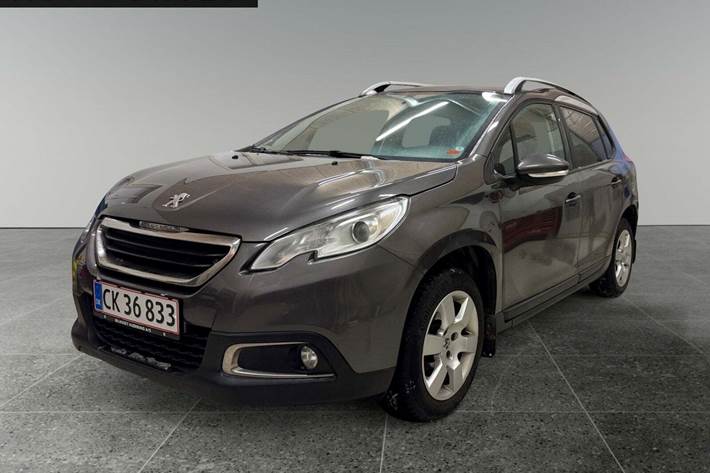 Grå Peugeot 2008 fra 2015 set udefra