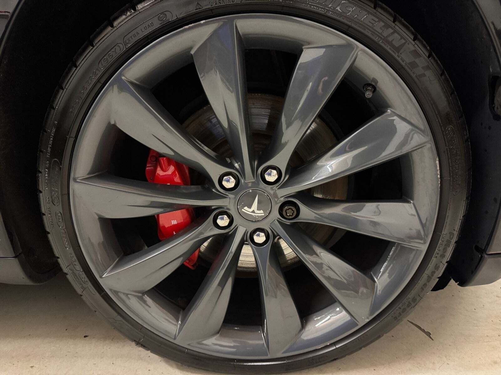 Sort Tesla Model S fra 2015