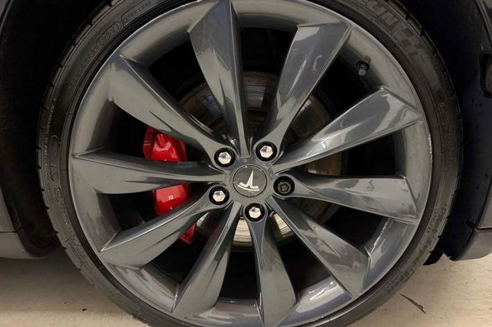 Sort Tesla Model S fra 2015