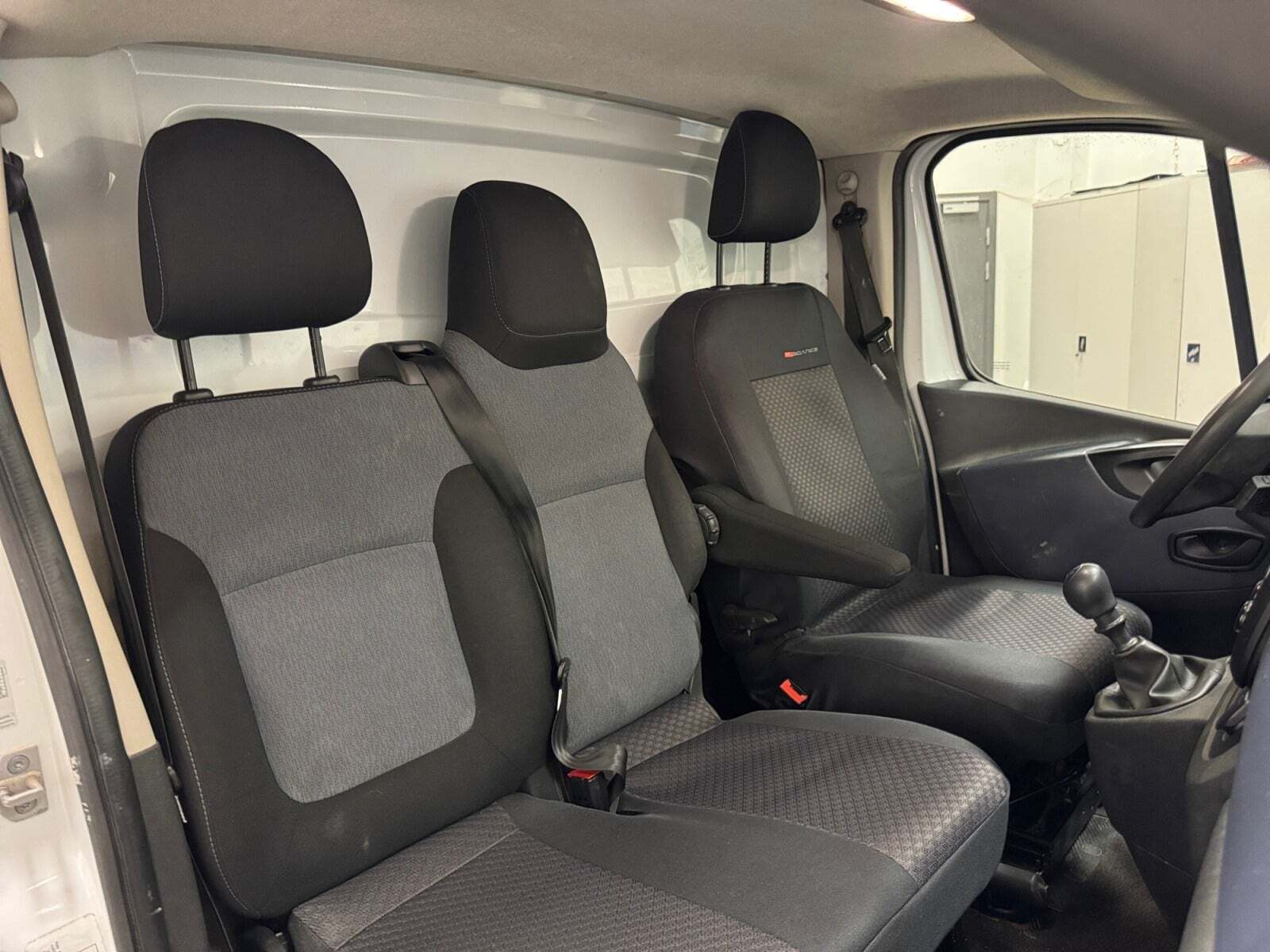 Hvid Opel Vivaro fra 2018