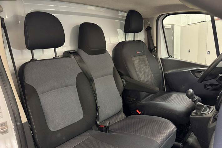 Hvid Opel Vivaro fra 2018