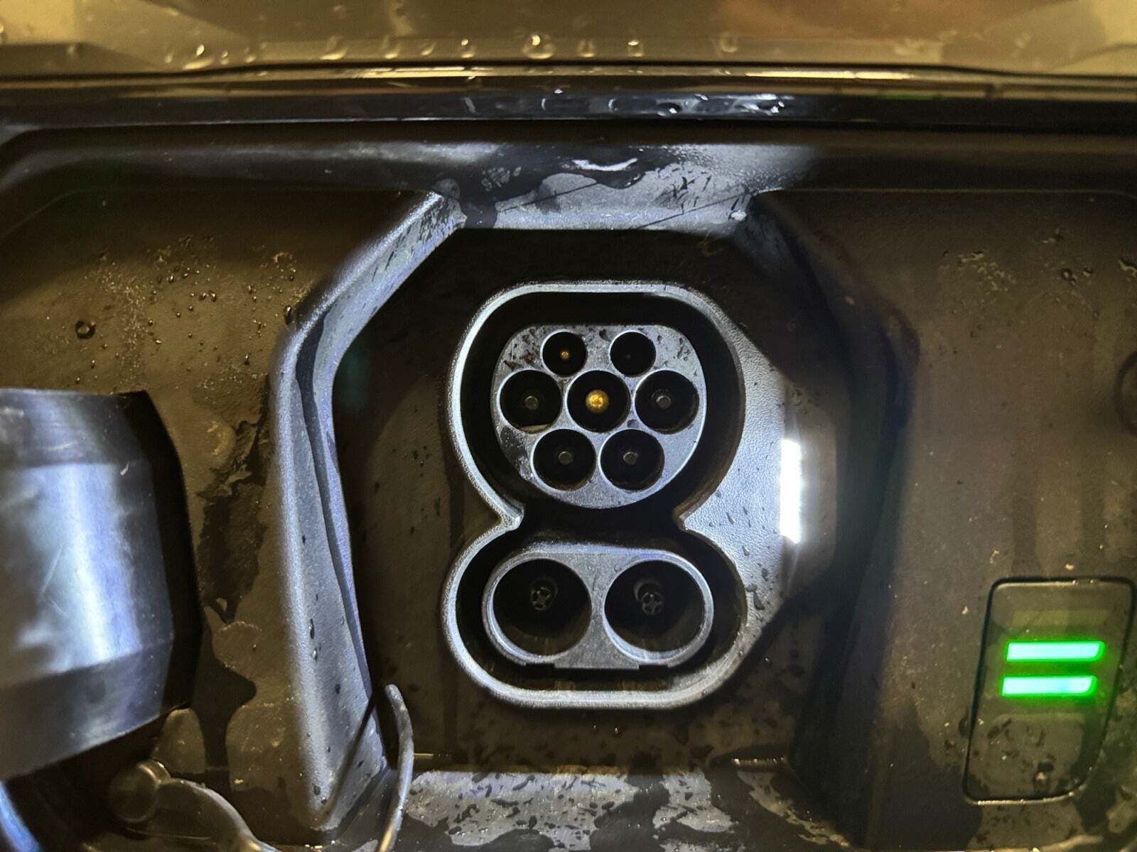 Blå Kia Niro fra 2024