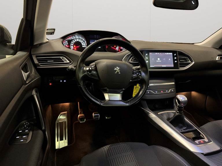 Peugeot 308 1,2 e-THP 130 Selection Sky SW