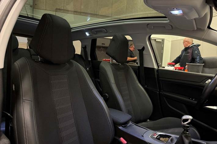 Grå Peugeot 308 fra 2018