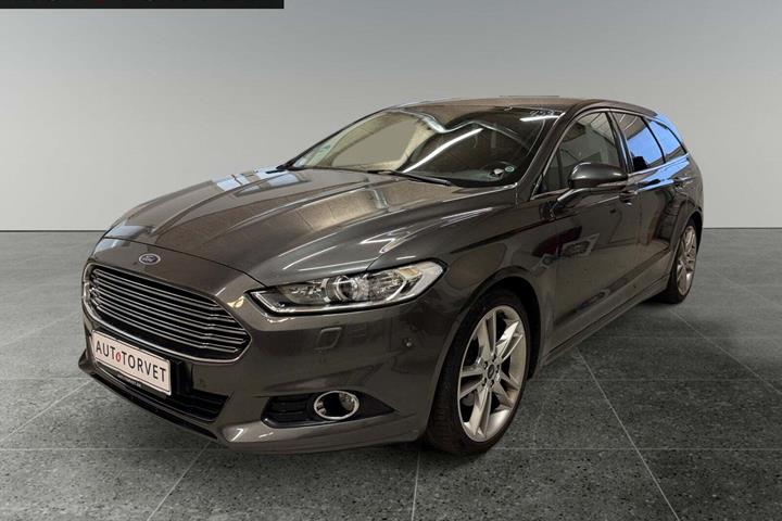 Grå Ford Mondeo fra 2016 set udefra