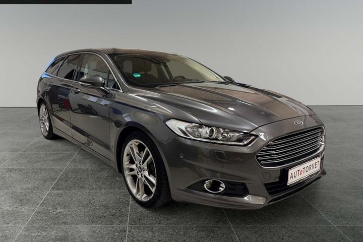 Grå Ford Mondeo fra 2016