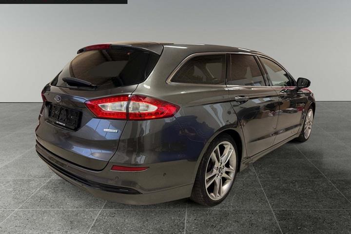Grå Ford Mondeo fra 2016