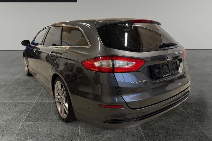 Grå Ford Mondeo fra 2016
