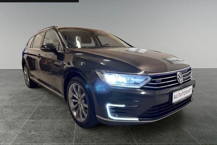 Grå VW Passat fra 2018