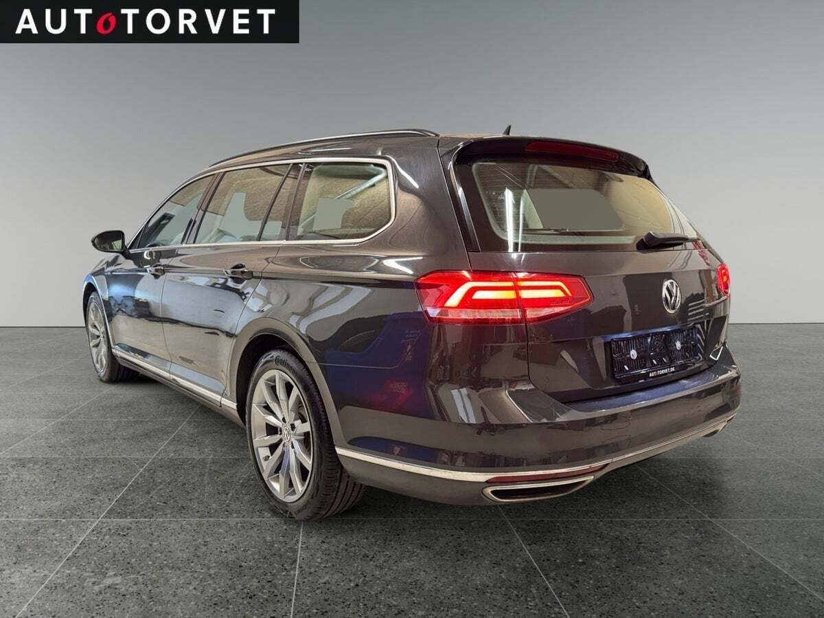 Grå VW Passat fra 2018
