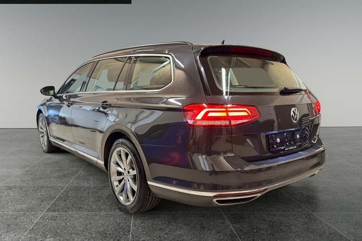 Grå VW Passat fra 2018