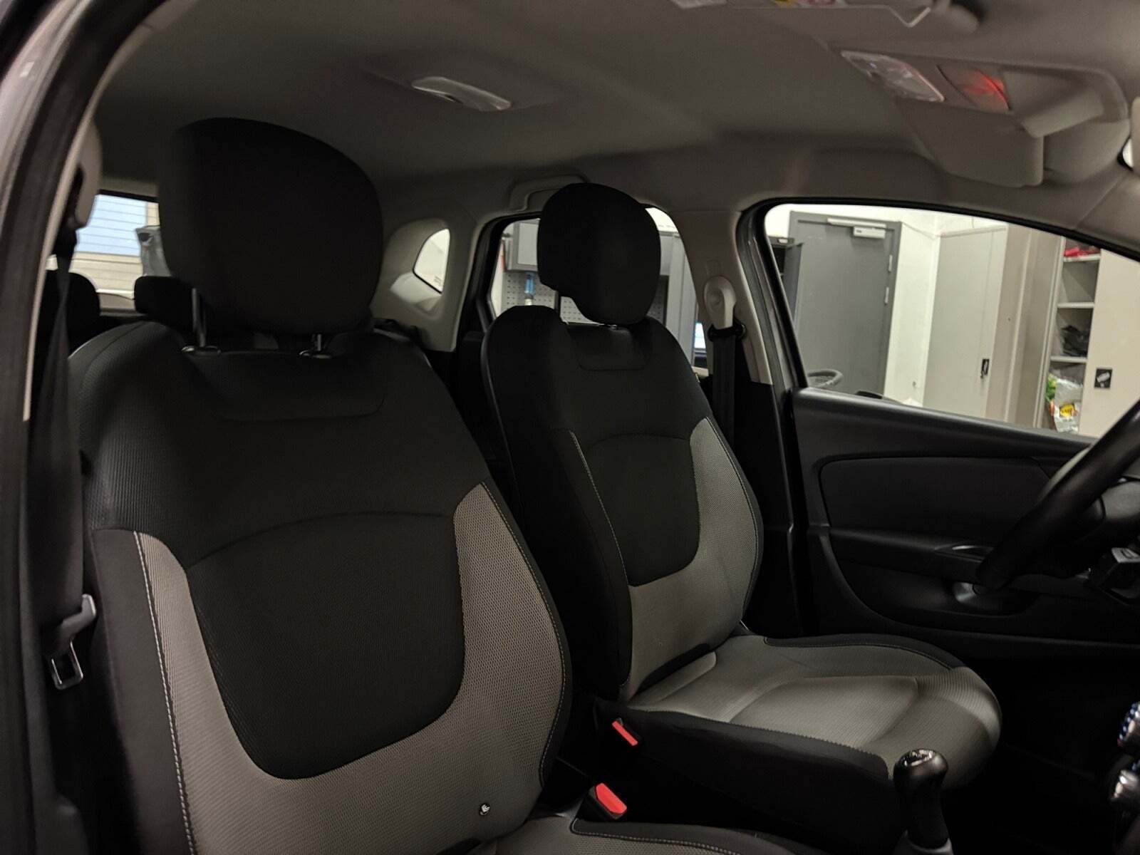 Grå Renault Captur fra 2014