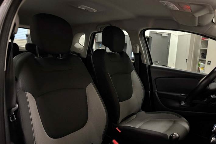 Grå Renault Captur fra 2014