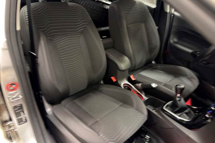 Sølv Ford Fiesta fra 2013