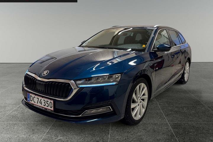 Grøn Skoda Octavia fra 2021 set udefra