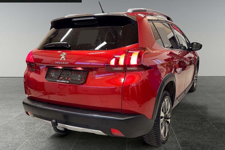 Rød Peugeot 2008 fra 2016