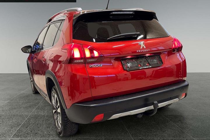 Rød Peugeot 2008 fra 2016