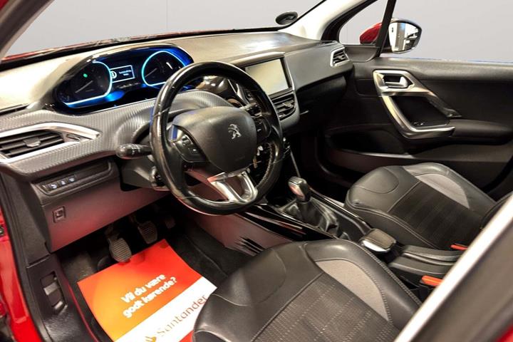 Rød Peugeot 2008 fra 2016