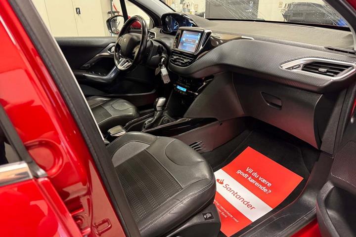Rød Peugeot 2008 fra 2016