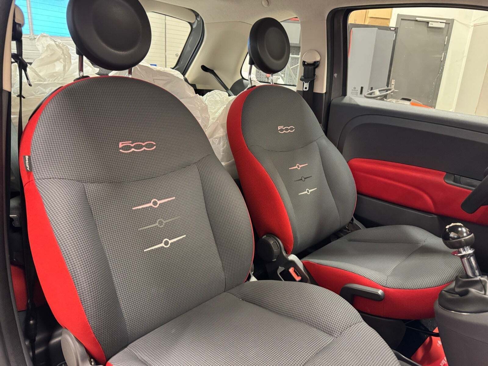 Grå Fiat 500 fra 2016