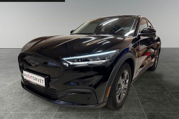 Sort Ford Mustang Mach-E fra 2022 set udefra