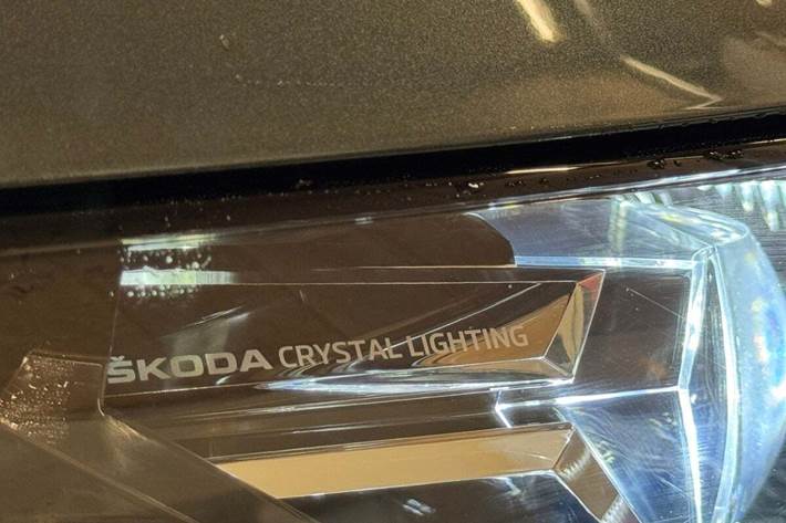 Grå Skoda Enyaq fra 2021