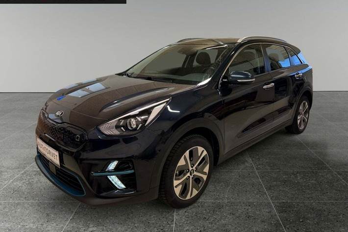 Blå Kia e-Niro fra 2021 set udefra