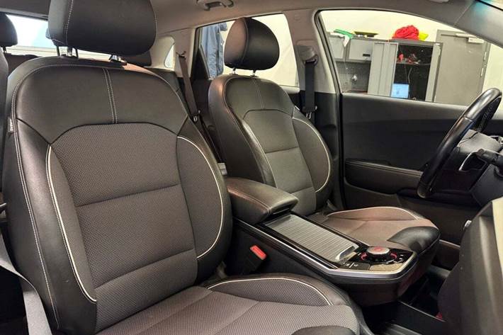 Blå Kia e-Niro fra 2021