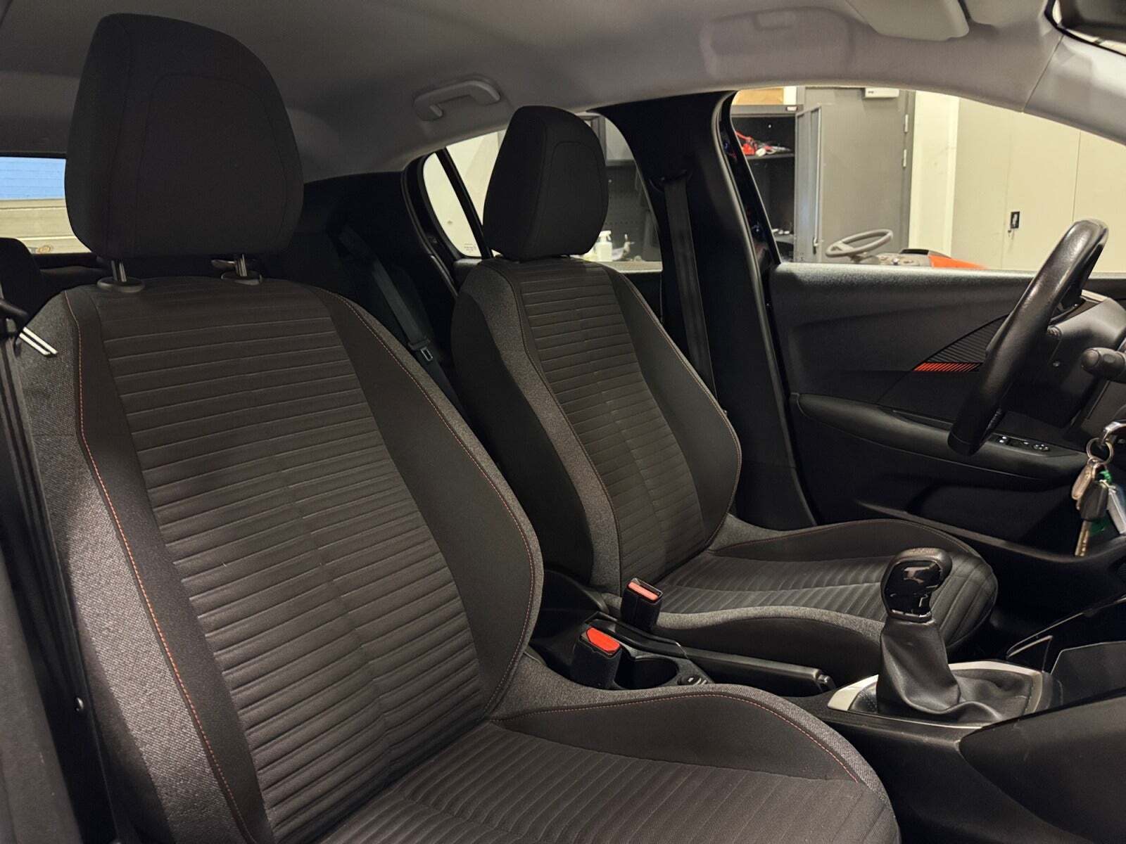 Sort Peugeot 208 fra 2021