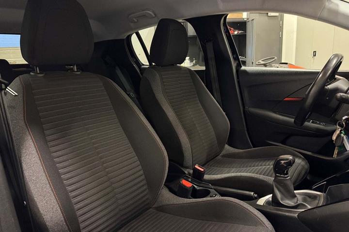 Sort Peugeot 208 fra 2021