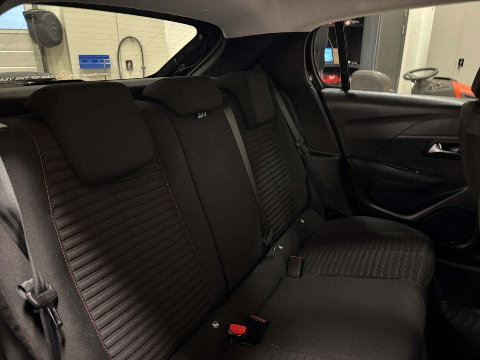 Sort Peugeot 208 fra 2021