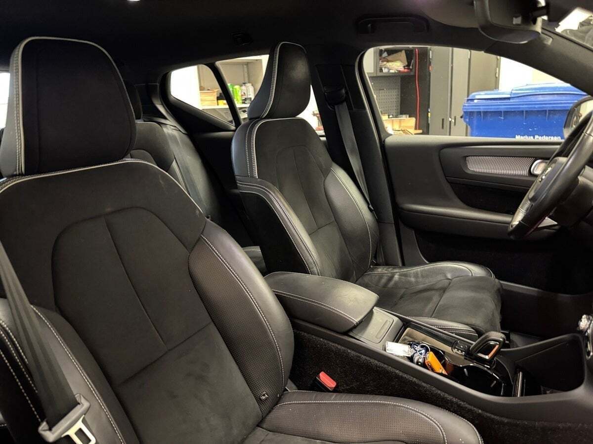 Sort Volvo XC40 fra 2021