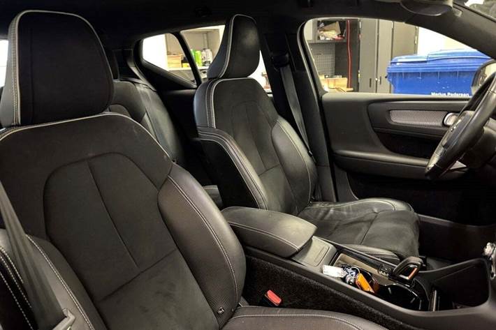 Sort Volvo XC40 fra 2021