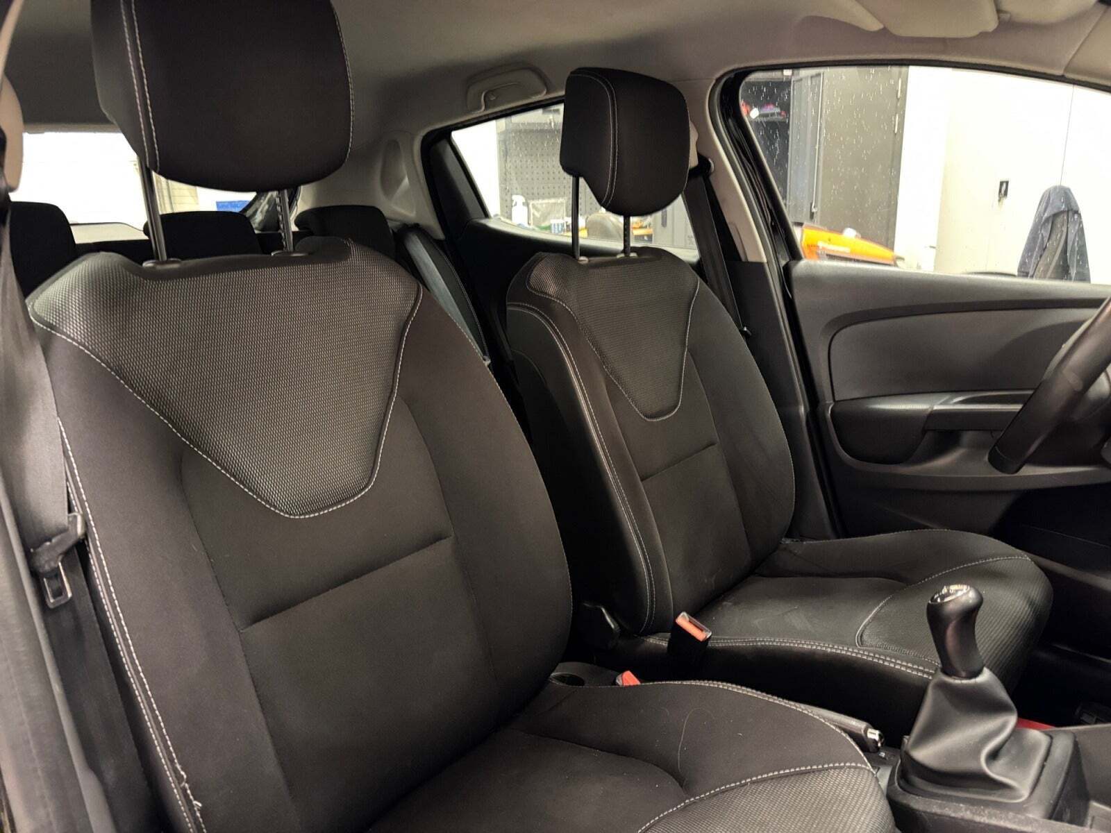 Sort Renault Clio IV fra 2015