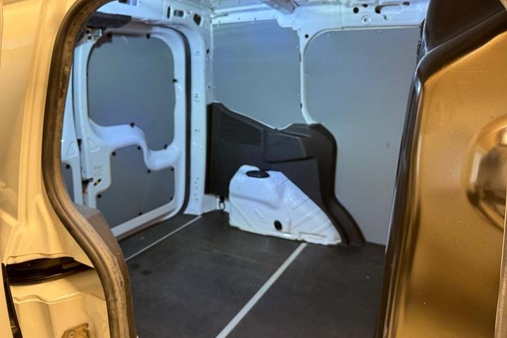Hvid Ford Transit Courier fra 2017