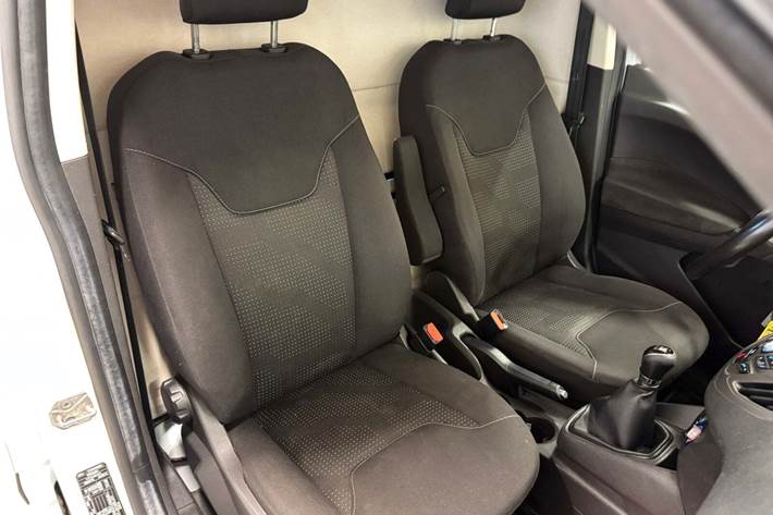 Hvid Ford Transit Courier fra 2017