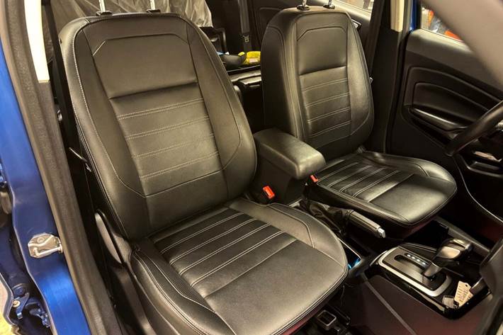 Blå Ford EcoSport fra 2018