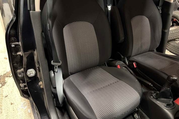 Sort Nissan Micra fra 2016